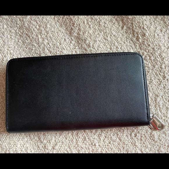 DKNY
Zip-around Long Leather Wallet - Picture 2 of 6